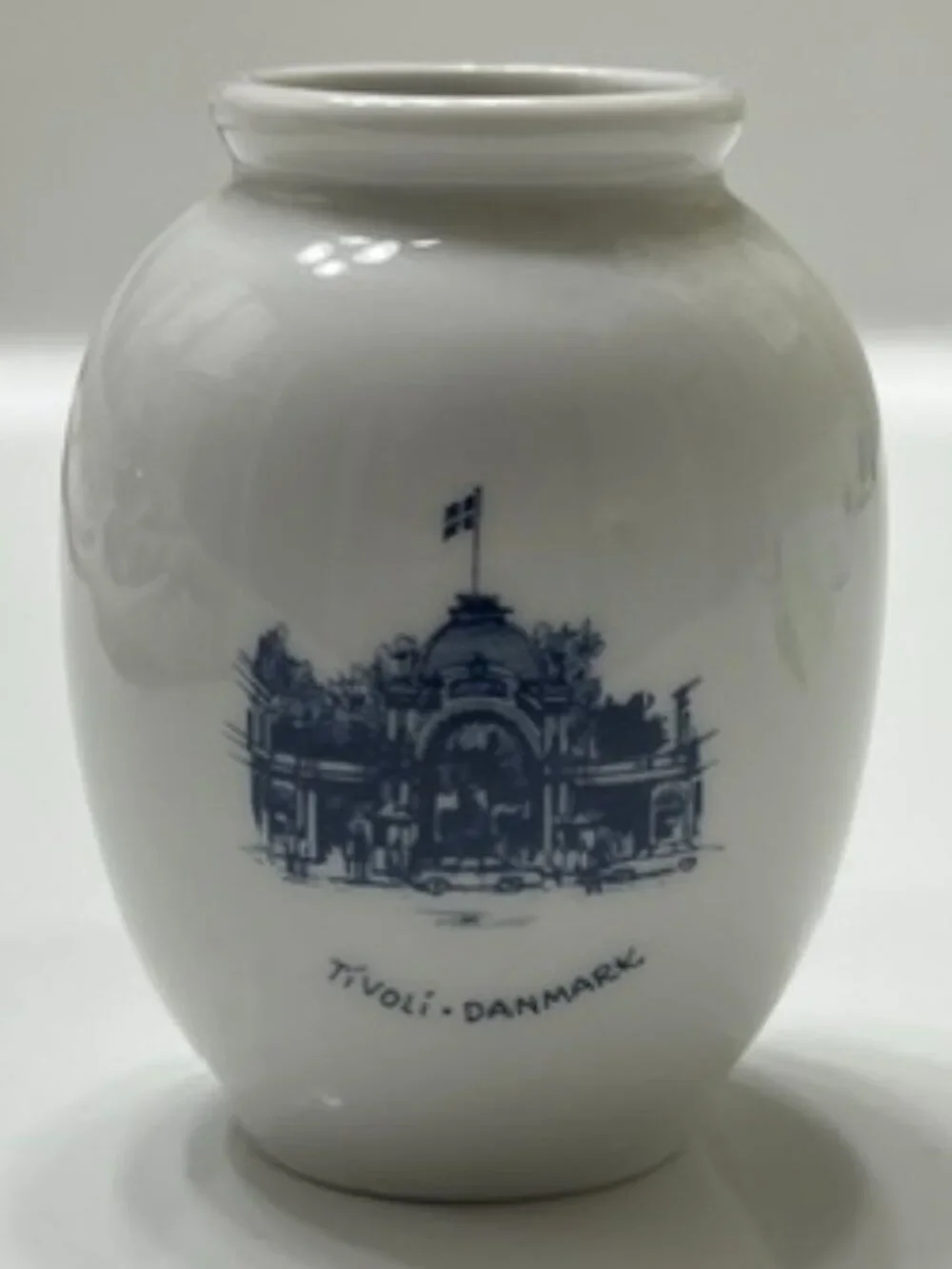Lise Porcelain bud vase Tivoli Denmark